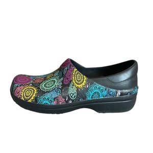 Crocs at Work Neria Pro II Graphic Slip Resistant Clog Black, floral print 10